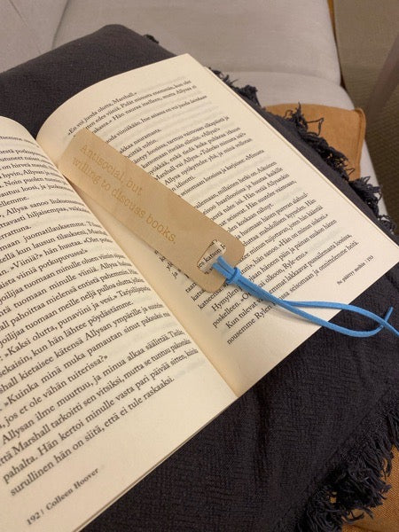 Kirjanmerkki | Antisocial, but willing to discuss books.