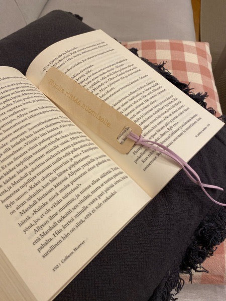 Kirjanmerkki | Huolia riittää huomiselle